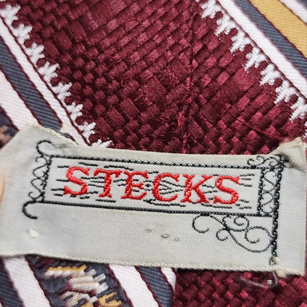 VINTAGE KAUFMANN'S MEN'S TIE BURGUNDY STRIPED MADE IN USA
